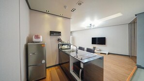 Room (Is 101) | Free WiFi, bed sheets