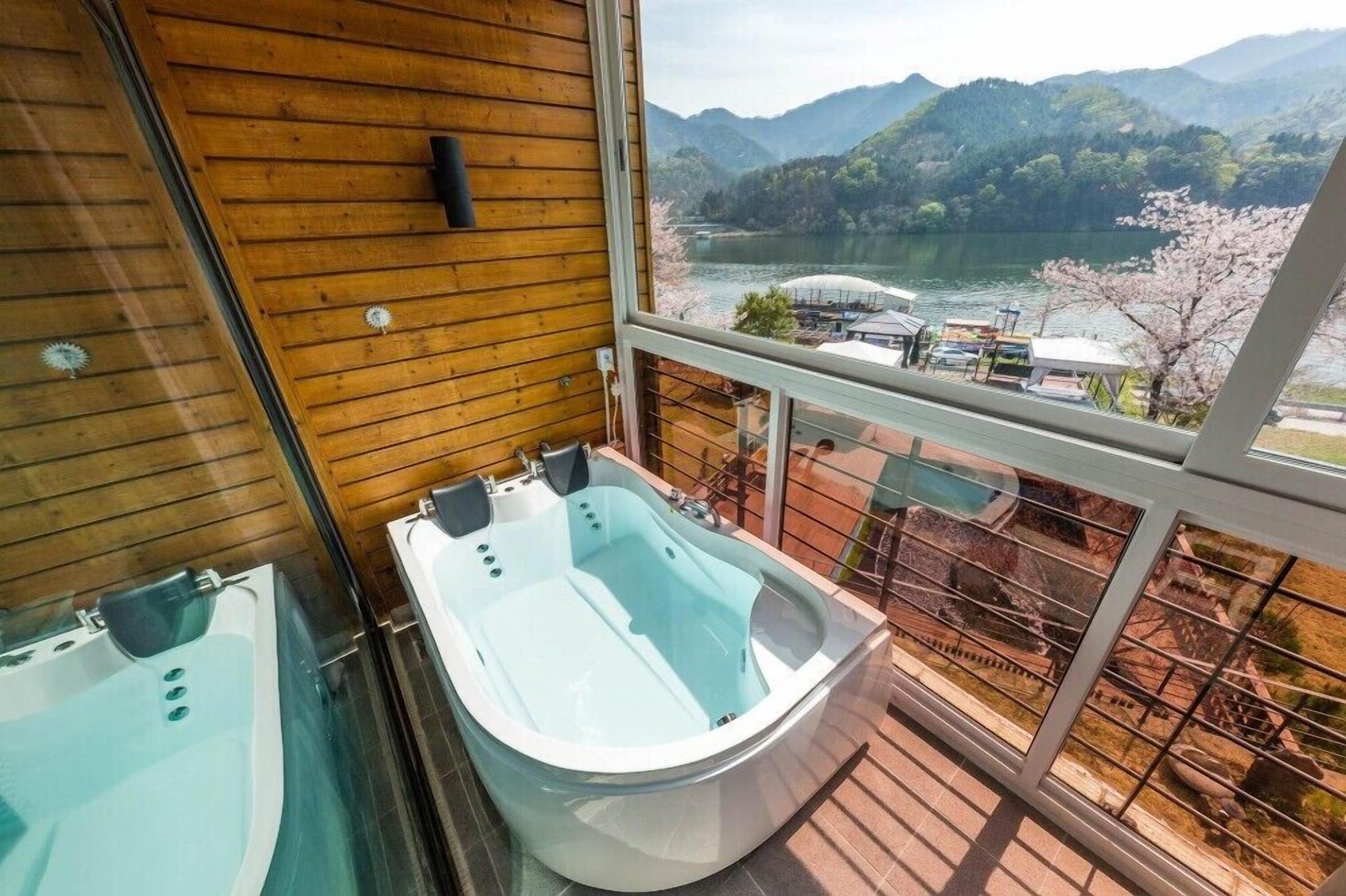 客房 (Art 201) | 免费 WiFi、床单