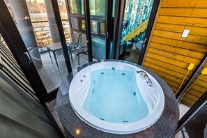 Room (VIP) | Free WiFi, bed sheets - M&M Pension (Gapyeong)