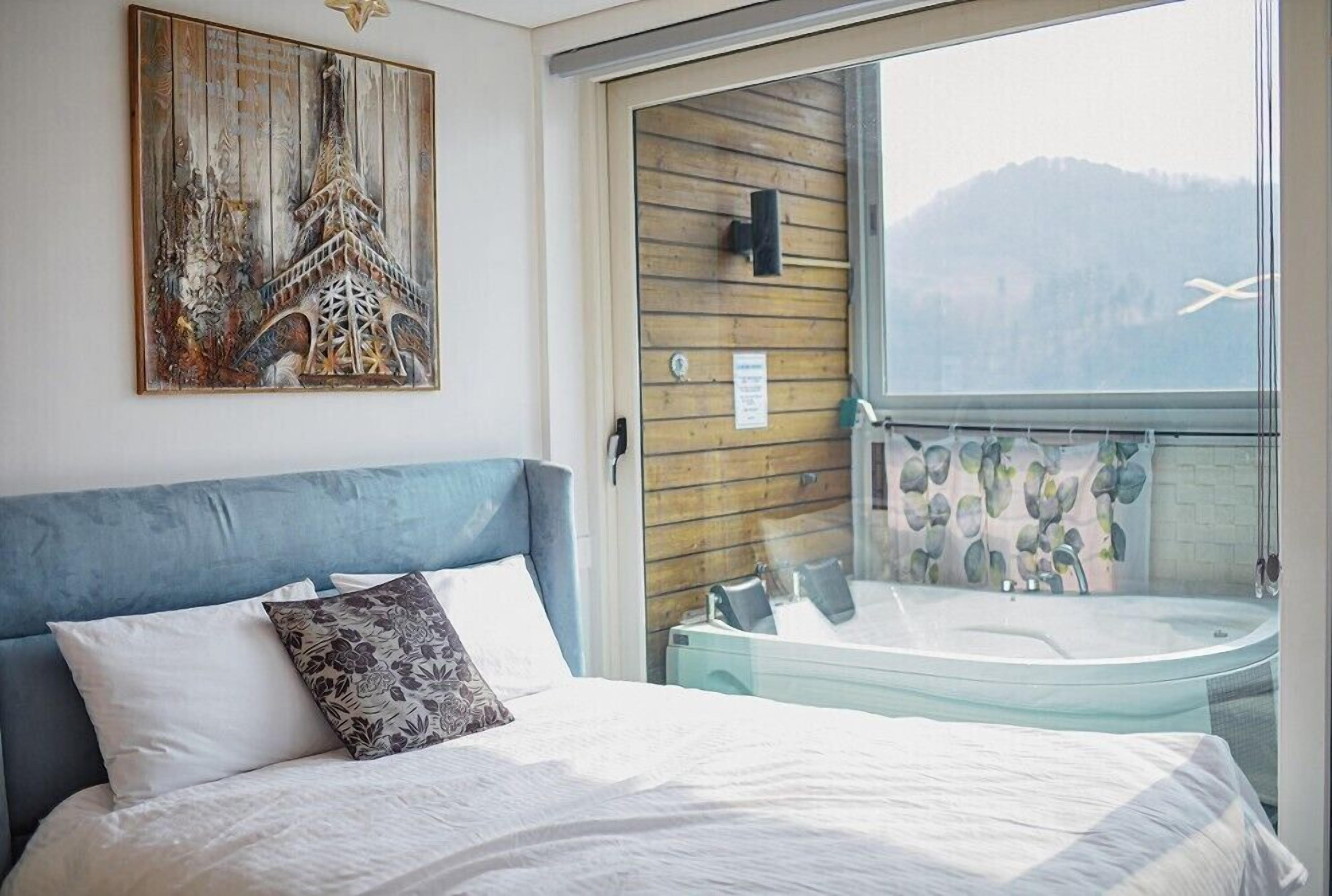 룸 (Art 201) | 무료 WiFi, 침대 시트