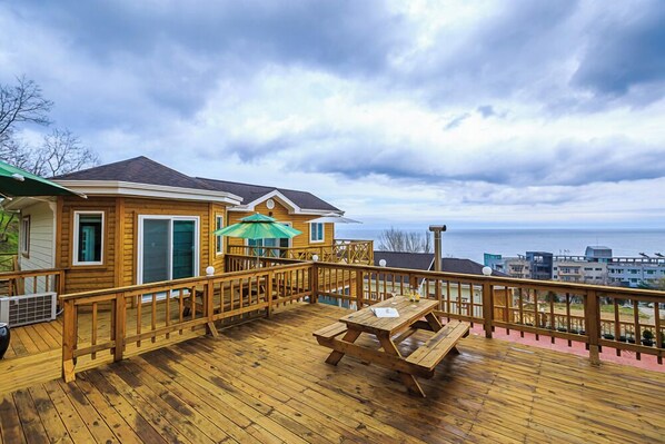 Room (202) | Free WiFi, bed sheets - Neulpureun Pension (Yeongdeok)