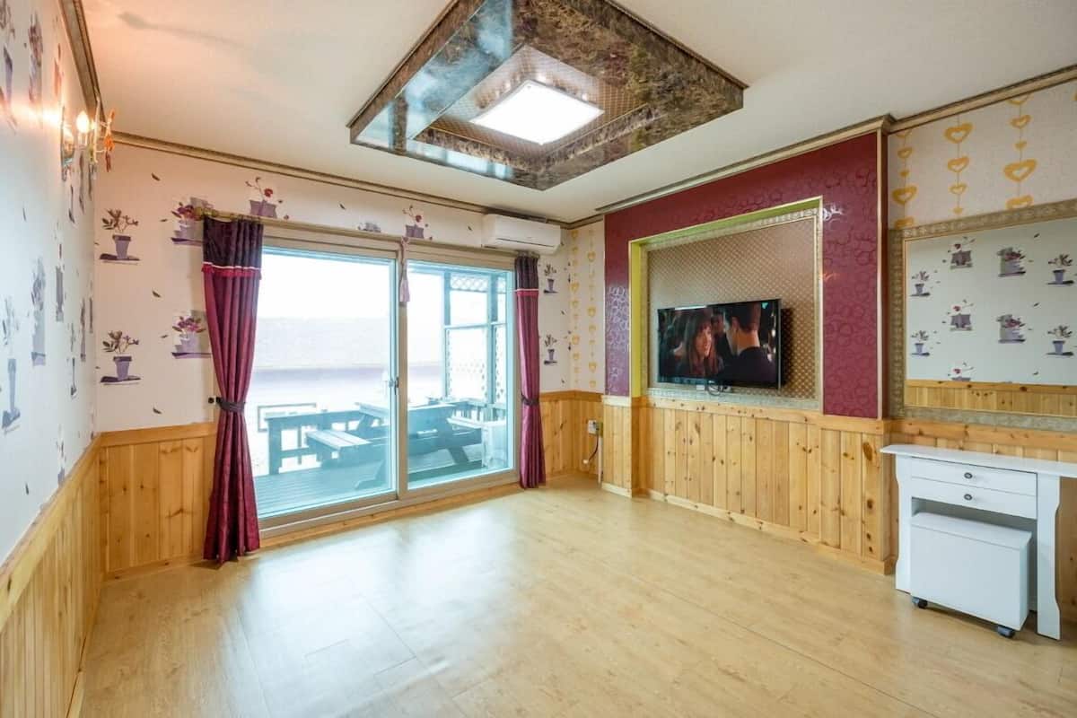 Room (103) | Free WiFi, bed sheets