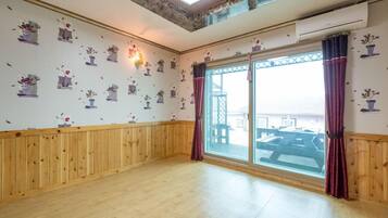 Room (103) | Free WiFi, bed sheets