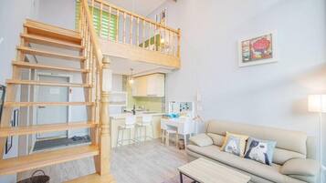 Room (203 duplex spa) | Free WiFi, bed sheets