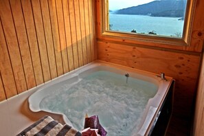 Room (Jjokbit/couple) | Free WiFi, bed sheets - Pado Hyanggi Pension (Geoje)