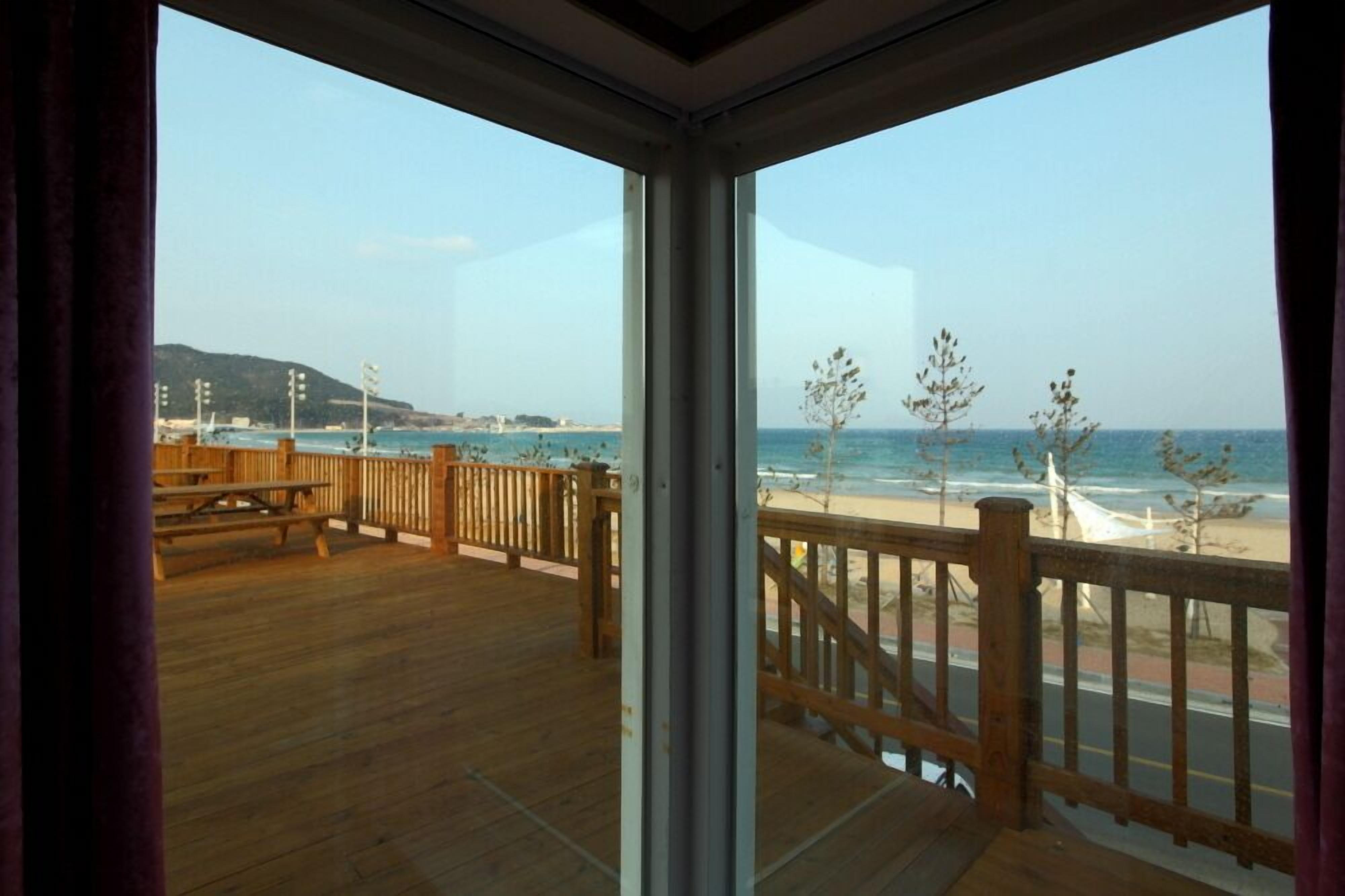 Zimmer (Jeongdongjin) | Kostenloses WLAN, Bettwäsche