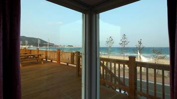 Zimmer (Jeongdongjin) | Kostenloses WLAN, Bettwäsche