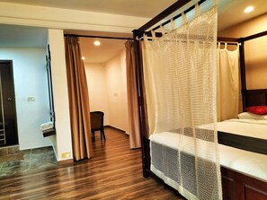 Suite estudio básica | Escritorio, insonorización, wifi gratis y ropa de cama