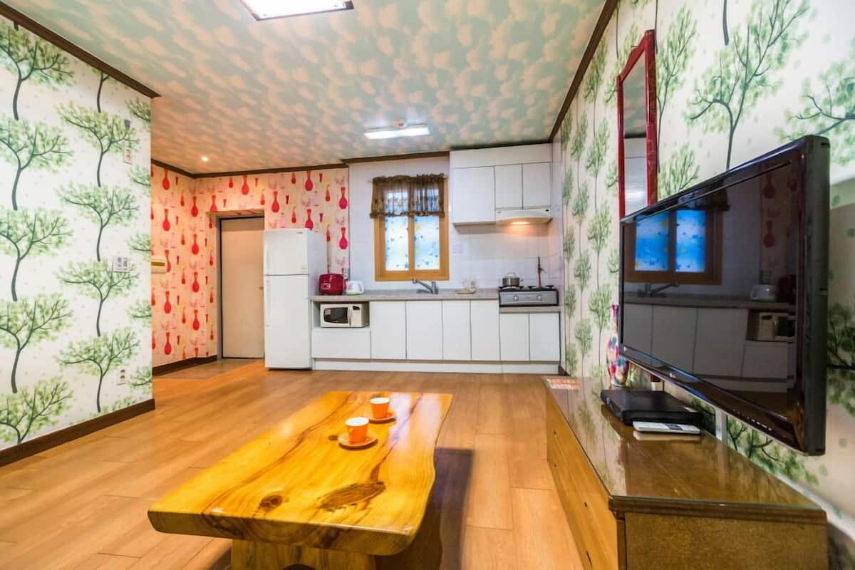Room (Navy) | Free WiFi, bed sheets