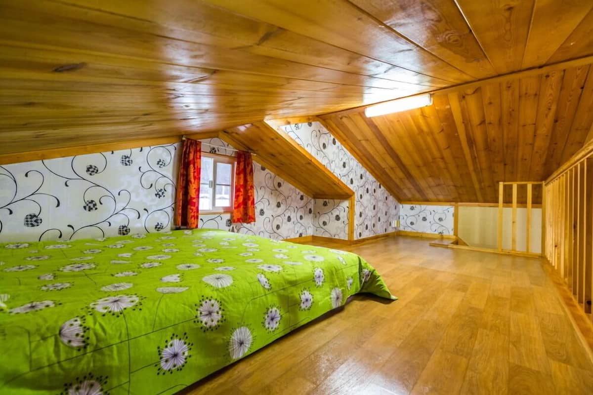 Room (Yellow) | Free WiFi, bed sheets