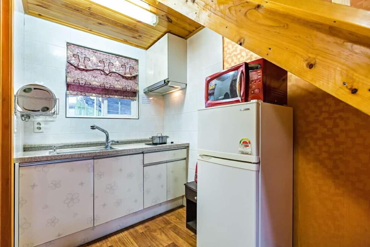 Room (Orange) | Free WiFi, bed sheets
