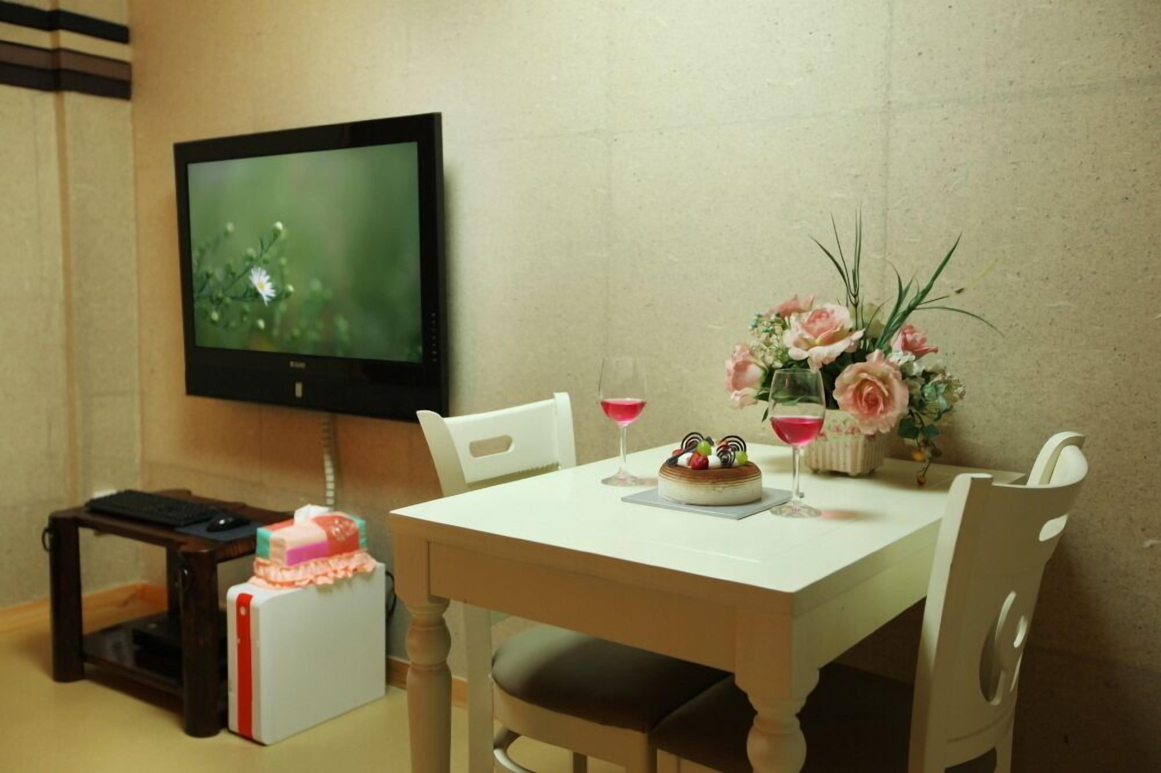 Room (Jook) | Free WiFi, bed sheets