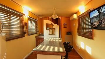 Zimmer (Kkumeulchajaseo) | Kostenloses WLAN, Bettwäsche