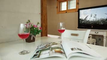 Room (Sarangchae) | Free WiFi, bed sheets