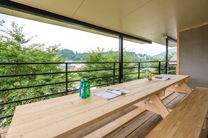 Room (Group) | Free WiFi, bed sheets