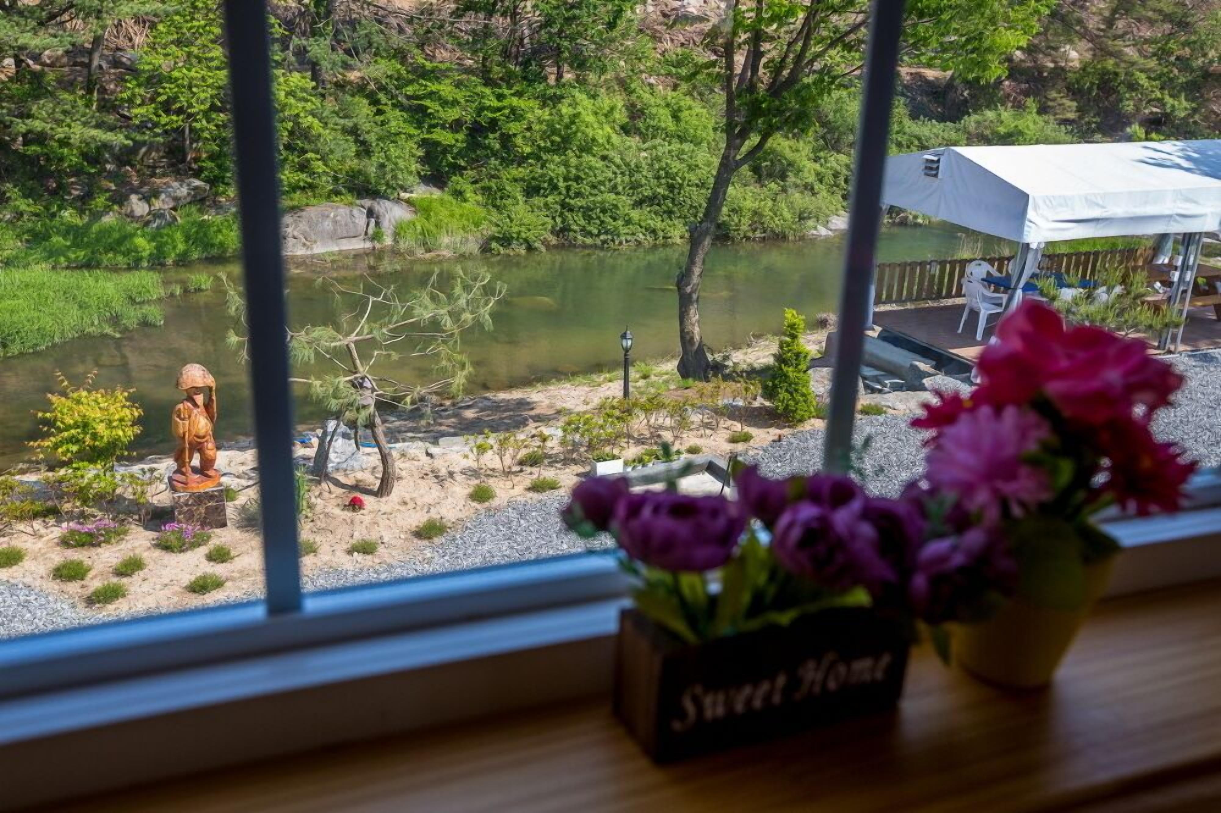 Room (Sarang) | Free WiFi, bed sheets