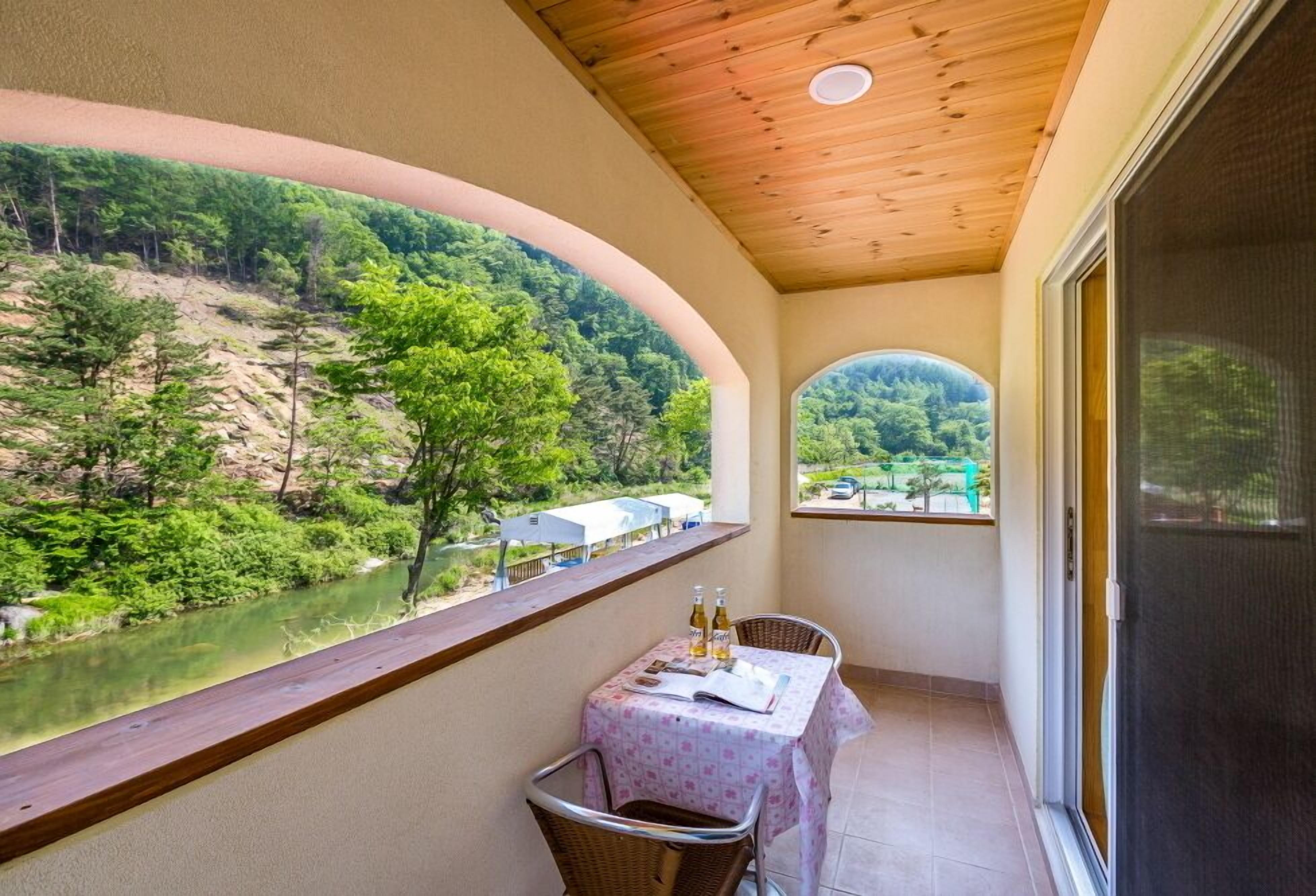 Room (YulJeong) | Free WiFi, bed sheets