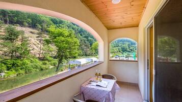 Room (YulJeong) | Free WiFi, bed sheets