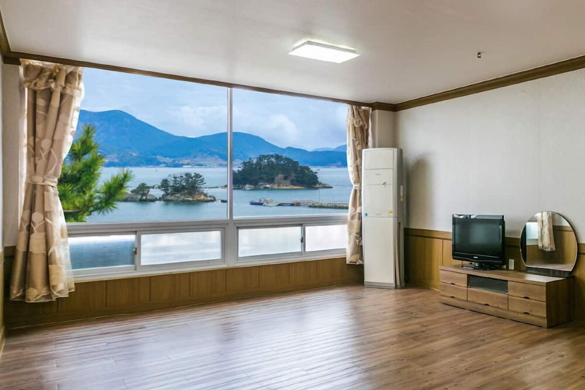 Room (Family room A (1st floor)) | Free WiFi, bed sheets