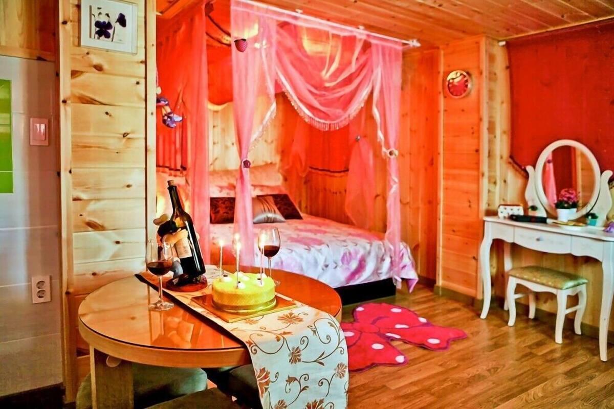 Habitación (Pink) | Wifi gratis y ropa de cama