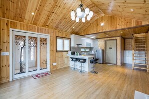 Quarto (Haetsal) | Wi-Fi de cortesia, roupa de cama