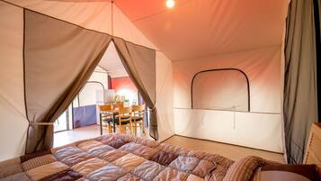 Free WiFi, bed sheets