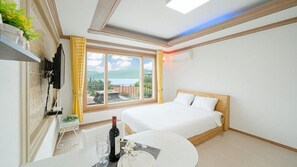 Room (Tulip) | Free WiFi, bed sheets