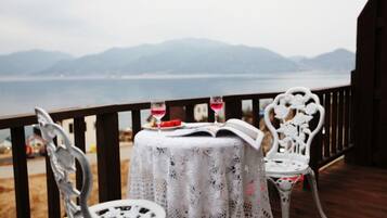 Room (Sky) | Free WiFi, bed sheets