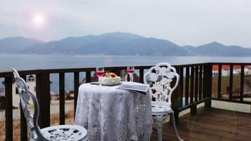 Room (Cloud) | Free WiFi, bed sheets