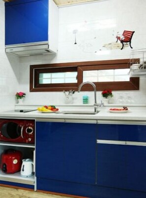 Free WiFi, bed sheets - Sea under the sky (Namhae)