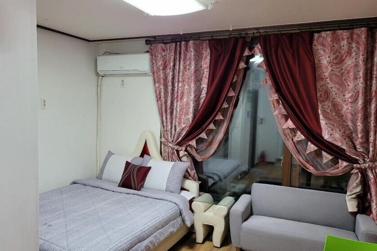 Room (Maui) | Free WiFi, bed sheets