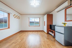 Habitación (1st room) | Wifi gratis y ropa de cama