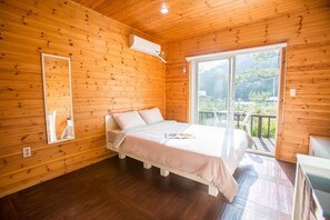 Room (Poolip star) | Free WiFi, bed sheets