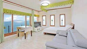 Free WiFi, bed sheets - Silver Sea Pension (Namhae)