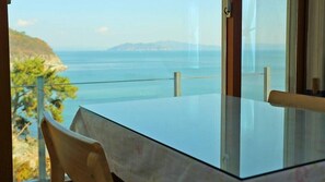 Room (Chasse Spleen) | Free WiFi, bed sheets - Silver Sea Pension (Namhae)