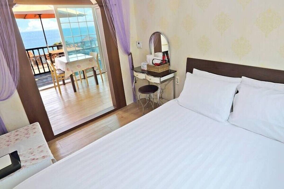 Room (Lejamurez) | WiFi (free), bed sheets