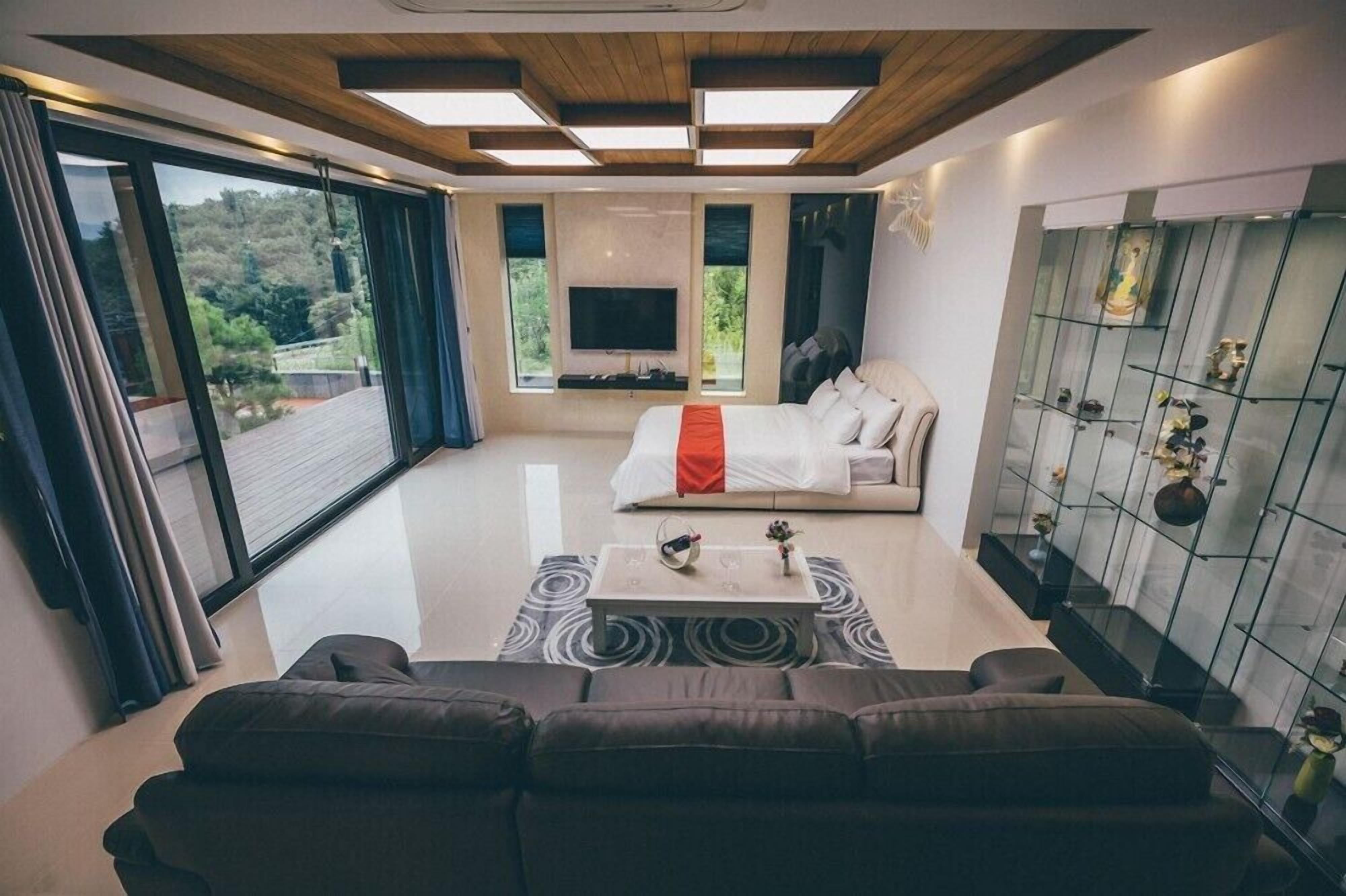 Room (R101) | Free WiFi, bed sheets