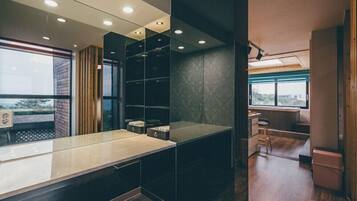 Room (R201) | Free WiFi, bed sheets