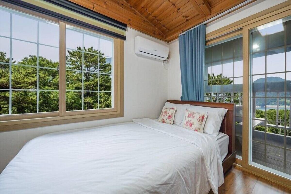 Room (Sooseonhwa) | WiFi (free), bed sheets