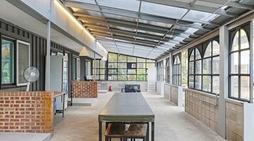 Room (Byulgwan-dong Q room) | Free WiFi, bed sheets