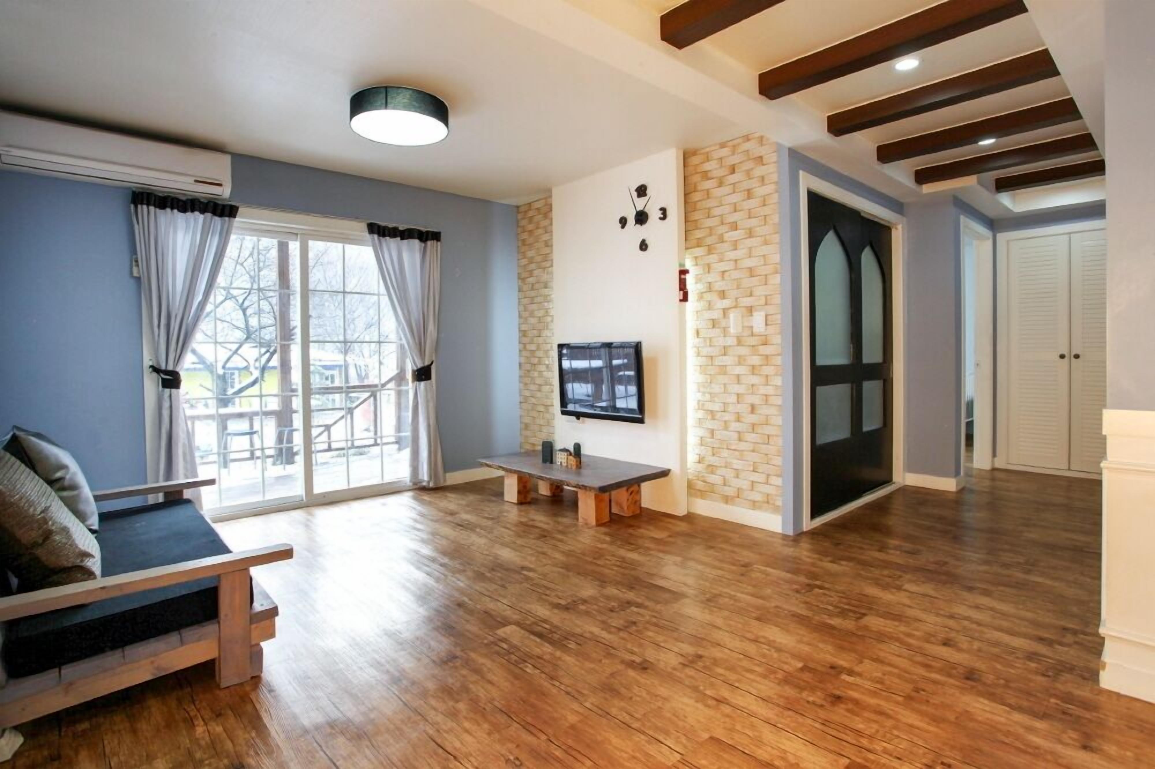 Kamar (Pureun-achim) | Wi-Fi gratis dan seprai linen