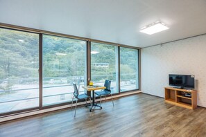 Zimmer (Room R2 (2nd floor)) | Kostenloses WLAN, Bettwäsche