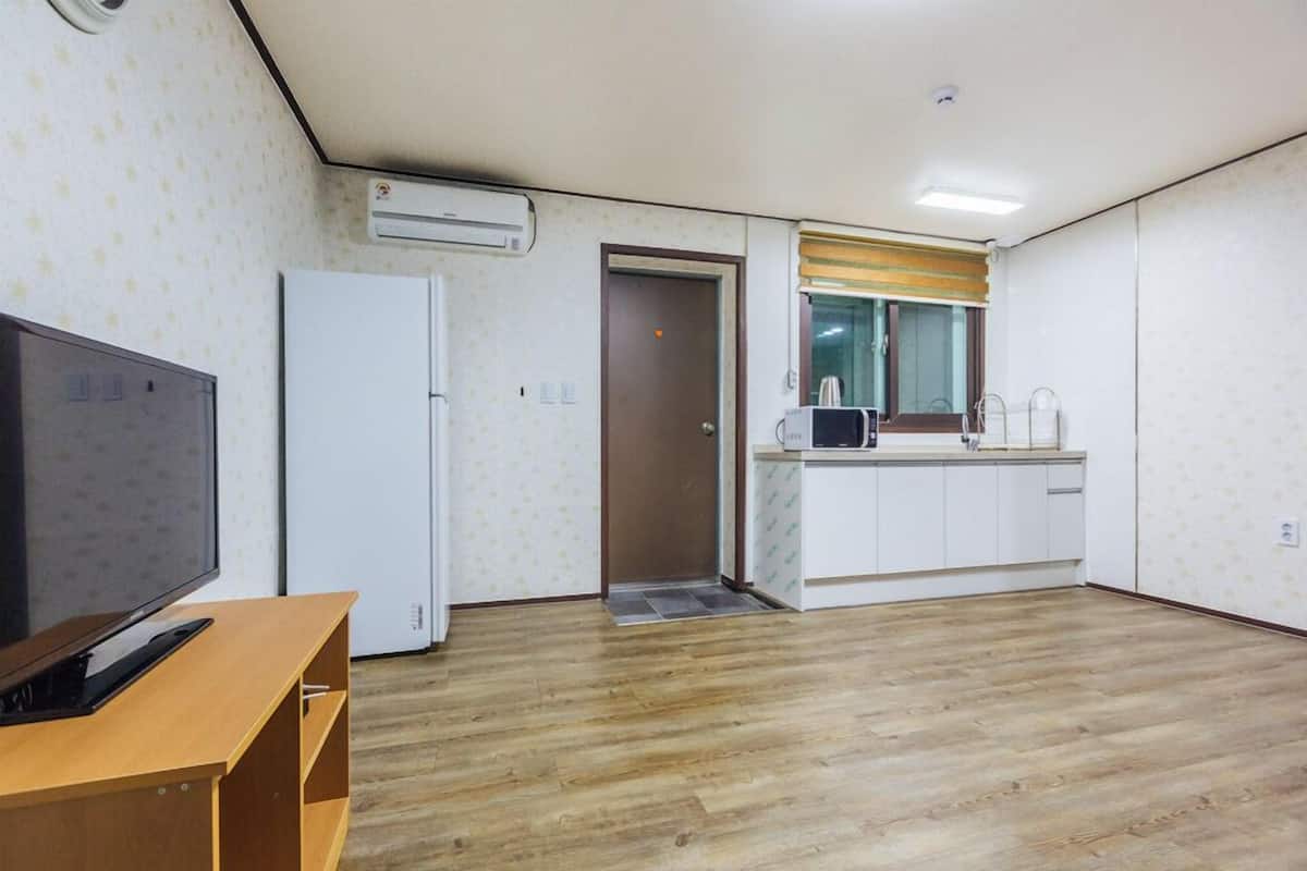 Room (Room R2 (2nd floor)) | Free WiFi, bed sheets
