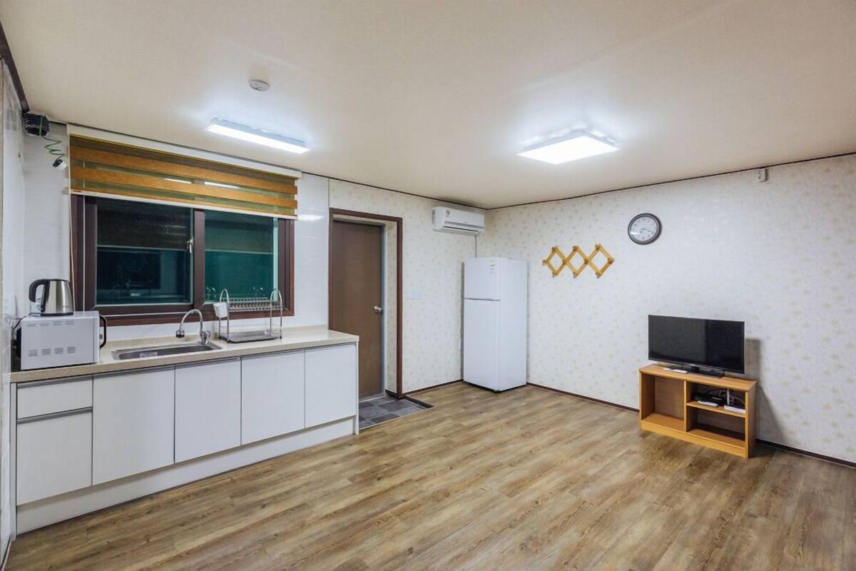 Room (Room R3 (2nd floor)) | Free WiFi, bed sheets