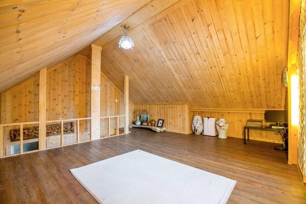 Room (Group Room) | WiFi (free), bed sheets