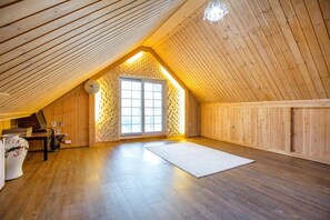 Room (Group Room) | Free WiFi, bed sheets