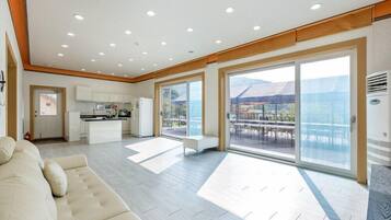 Room (B-101) | Exterior