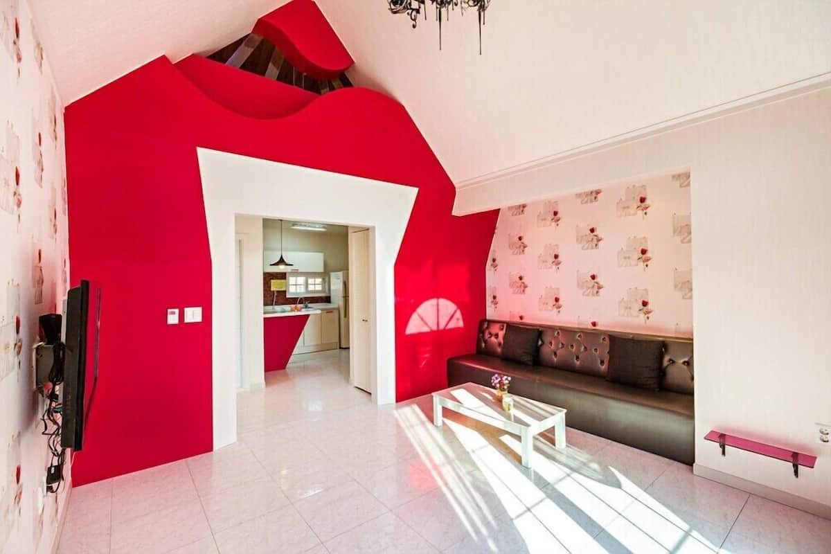 Room (Pinklane) | WiFi (free), bed sheets