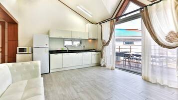 Room (A-202) | Free WiFi, bed sheets