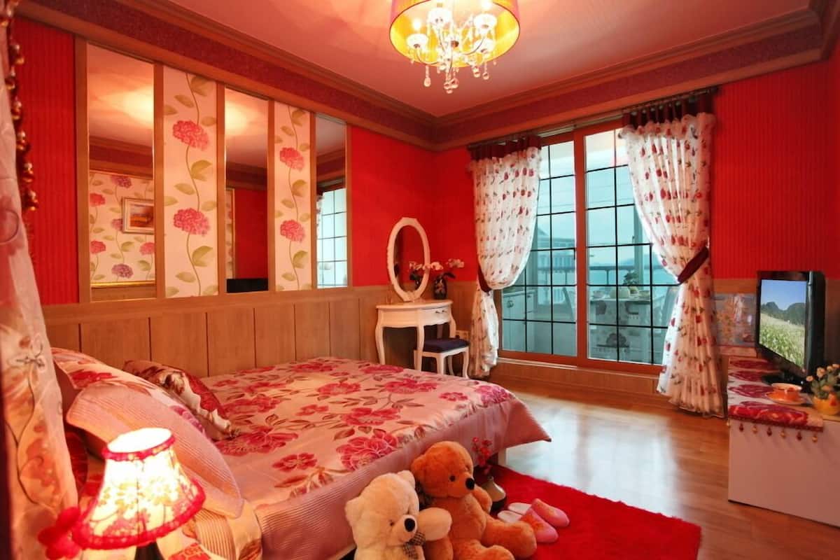 Room (Lavender) | Free WiFi, bed sheets